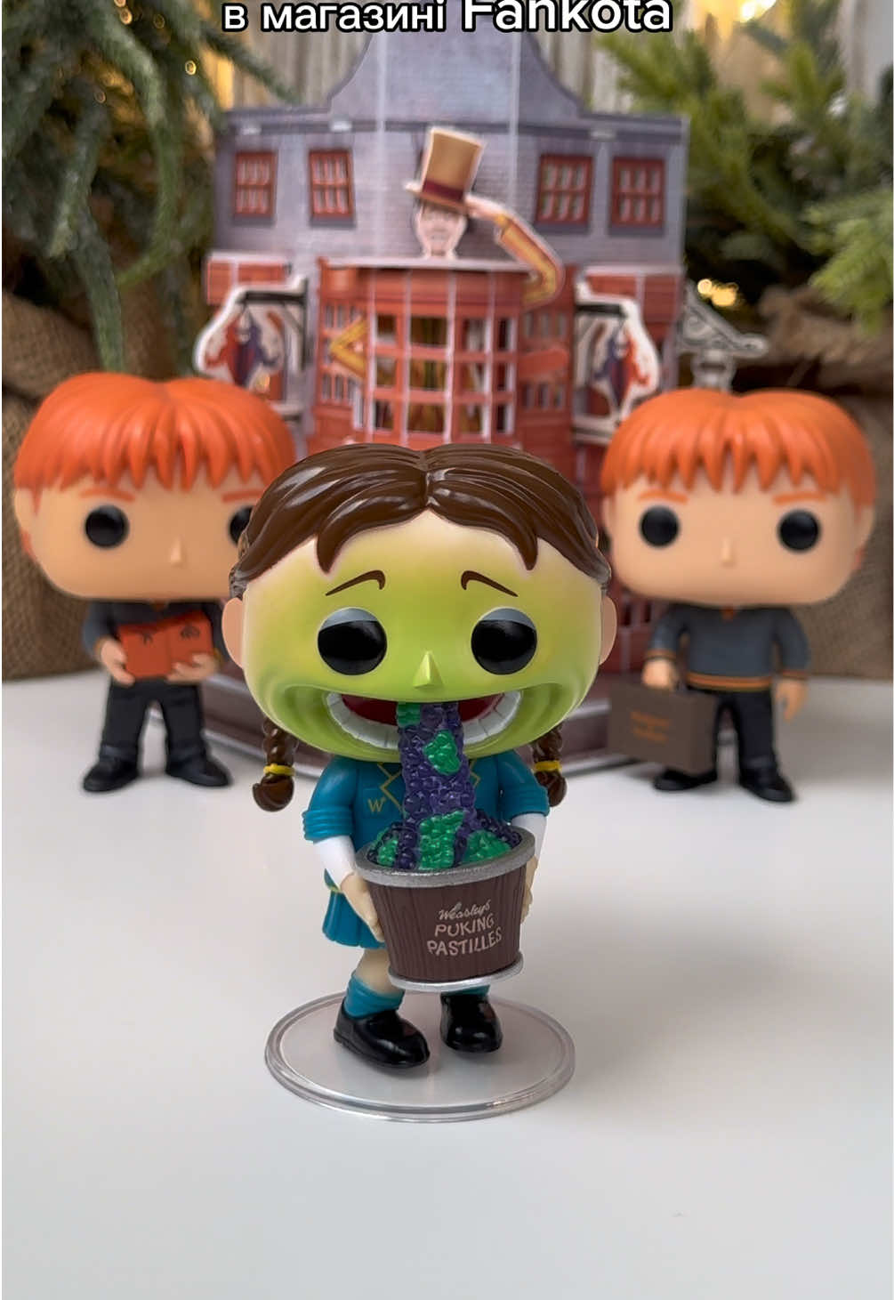 1 жовтня вийшла колекція Funko Pop Harry Potter, натхненна в більшості шостою частиною Гаррі Поттера - Напівкровний Принц. В колекцію входять 8 фігурок:  - Гаррі Поттер з пісочним годинником; - Герміона Ґрейнджер з моменту коли вона використовує закляття оппуньйо проти Рона; - Луна Лавгуд в сукні яку вона вдягла на різдвяну вечірку у Професора Слизоріга; - Статуя дівчини з батончиками-блювончиками з магазину «Відьмацьці Витівки Візлі»; - Вже зовсім старенький Альбус Дамблдор,  на руці якого видно прокляття перстня Ґонта; - Мітка смертежерів; - Професор Горацій Слизоріг, що переховується, перевтілившись в крісло; - Гаррі Поттер з Лицарським автобусом, а це вже з третьої частини - Вʼязень Азкабану.  Вся колекція вже є в продажу в Україні, шукайте на сайті @fankota  #гарріпоттер #фанкопоп #фанкопопгарріпоттер #колекціягарріпоттер #поттероманкаіра 