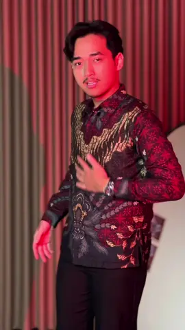 Membalas @Ozii. Kurang sangar gimana lagi?? #batikpria #batik #batikchristo #batikpriaslimfit #batikviral 