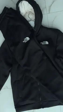 Зимовий костюм на флісі, кофта утеплена штучним хутром. Є також синій колір, розміри від S до XXL #чоловічийодяг #одяг #україна 