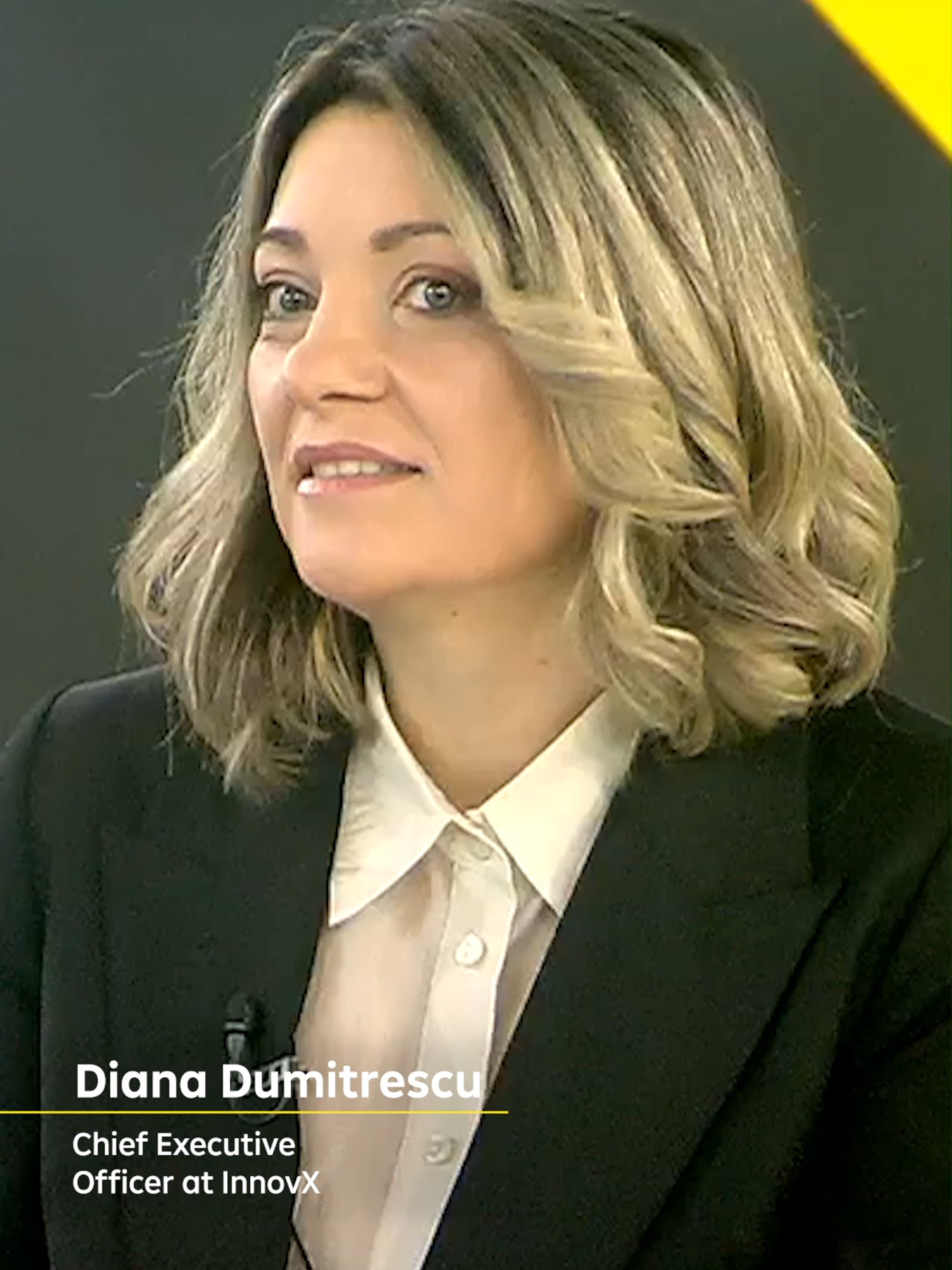 Este antreprenorul român pregătit de internaționalizare?   Diana Dumitrescu, PhD., CEO InnovX, partenerul nostru în programul MoonShotX, ne vorbește despre mindsetul antreprenorului român, o combinație între ambiție și curaj.   Nu ratați noul episod al seriei MoonShotX, moderat de Teodora Tompea, unde Diana, alături de Cristian Sporis, VP Corporate and Investment Banking, Member of Board of Directors, Raiffeisen Bank România & Head of Program MoonShotX, discută despre creșterea companiilor românești și cum pot genera impact global.    📺 Episodul integral duminică, 16 noiembrie, pe @digi24.ro de la 15:30.   #MoonShotX #RaiffeisenBankRomania #InnovX #Digi24 #EconomicDiplomacy