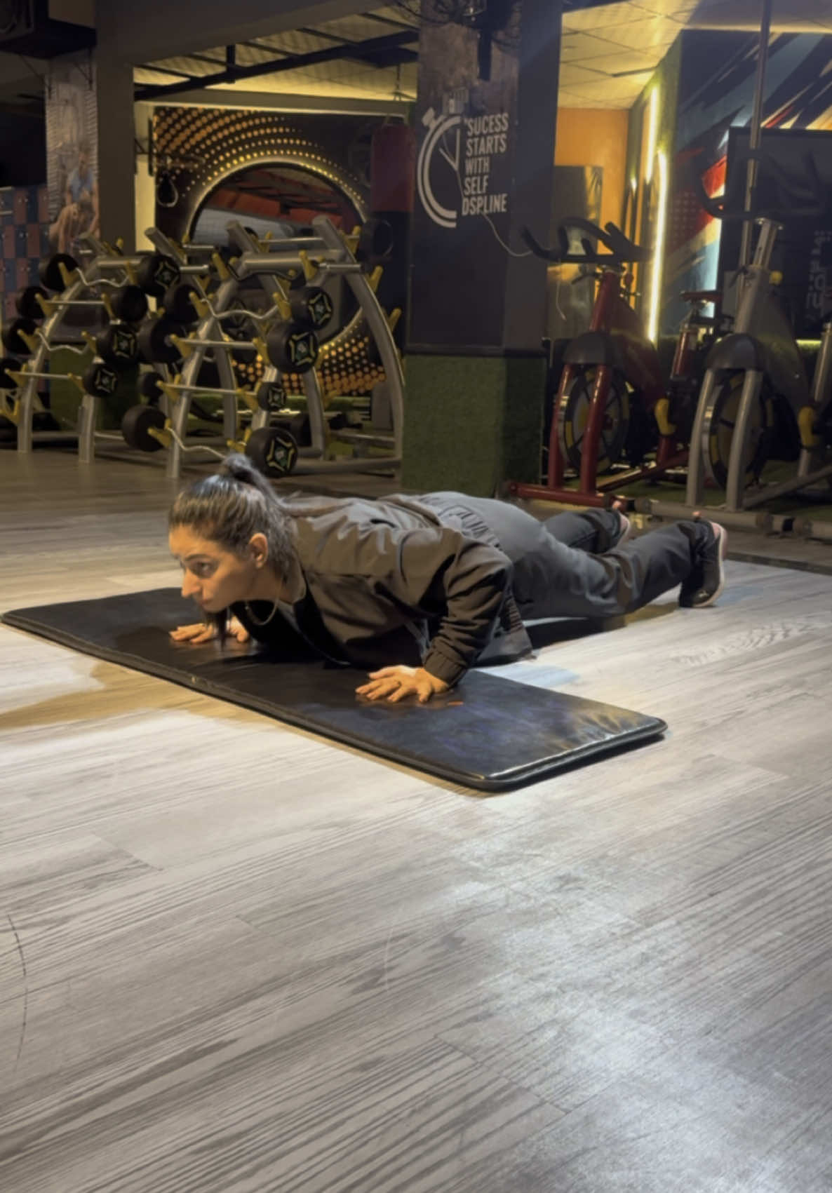 pushups #zaibfitness #chestworkout #weightloss #trending #tricepsworkout #treanding #zaibunnisa 