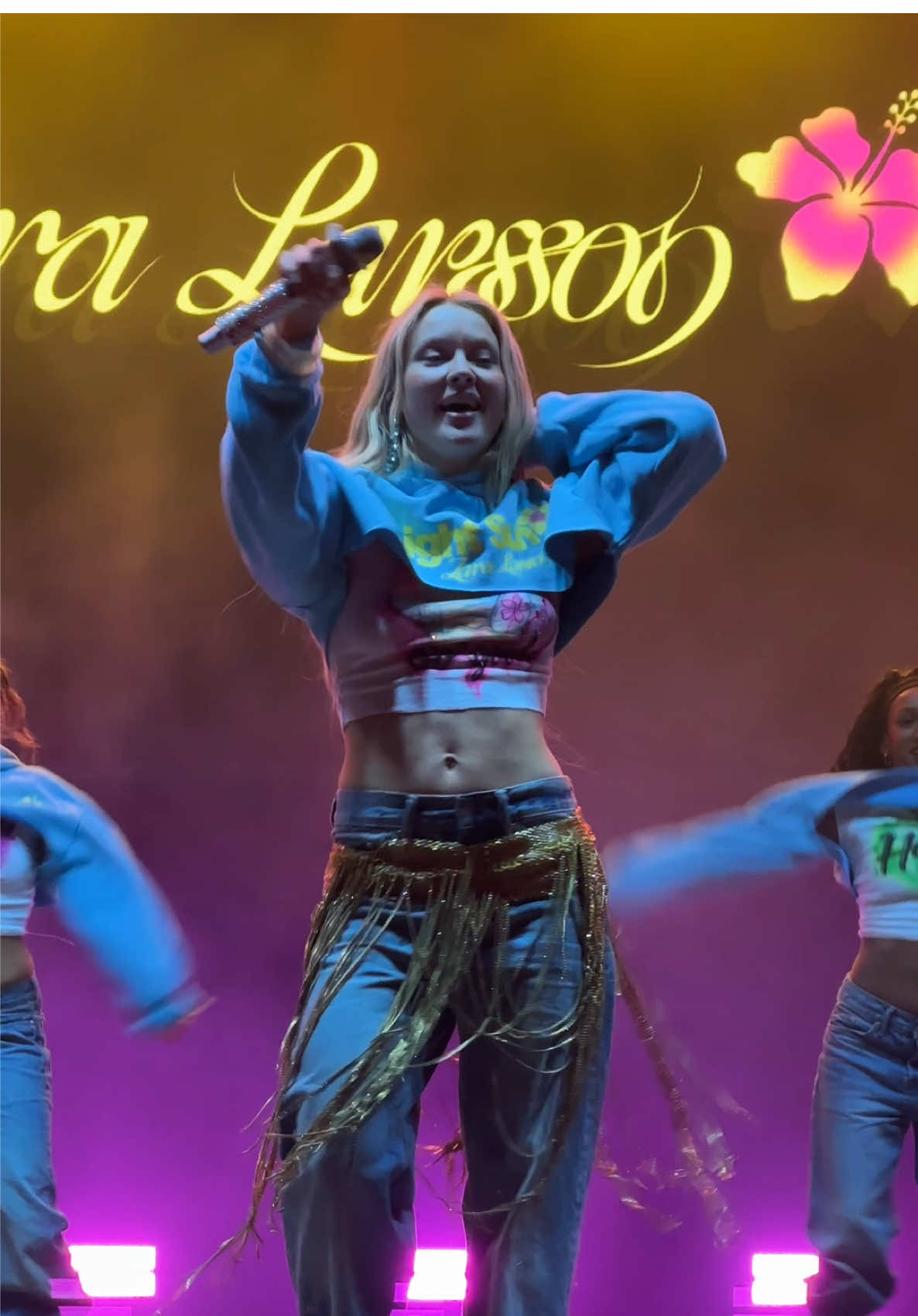 @Zara Larsson in prague 🦋💕🐬 #zaralarsson #westfield #prague #fyp #midnightsun 