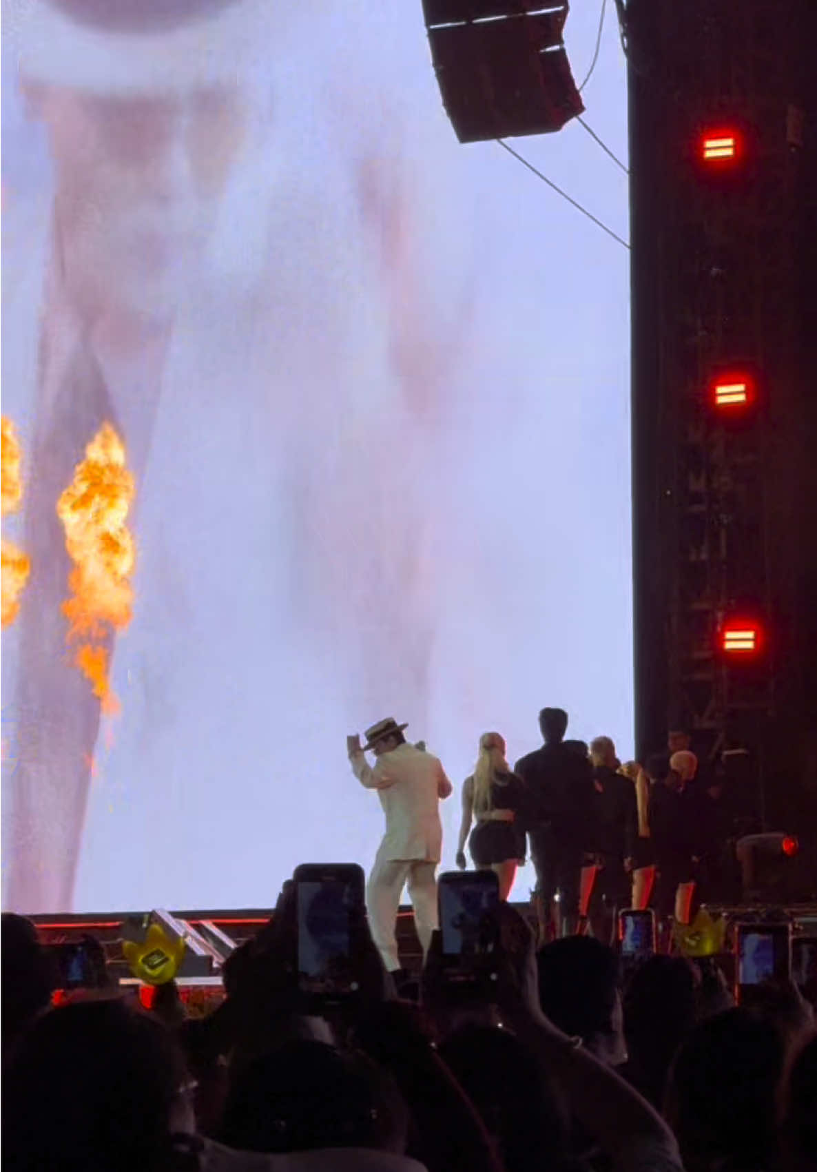 trời ơi trái ái ái ái tim quá đau! đau ghê! đau thế! =)))))))))))))))) #heartbreake #gdragon #ubermenschworldtourinvietnam #gdragonworldtour2025 #trending