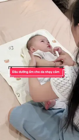 Với mẹ thì chăm sóc làn da cho con, cũng là cách để mẹ nói yêu em bé của mẹ mỗi ngày #cetaphilbaby #daumassage #babyoil #danhaycam
