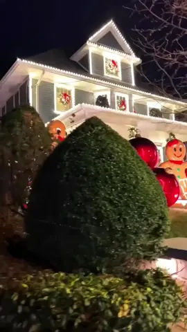 Most beautiful moments of the year!!!#christmas #christmascountdown #christmasdecor #christmasmusic #Christmas2023 #christmas2025 #christmas2024 #christmaseve #christmastree #xmas #christmaslights #santa #santacruz #christmastime #lighting 