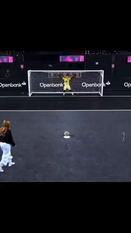 الحارس في نار 🔥😂😂#الحارس #متابعه #اكسبلور #لايك__explore___ #footballtiktok 