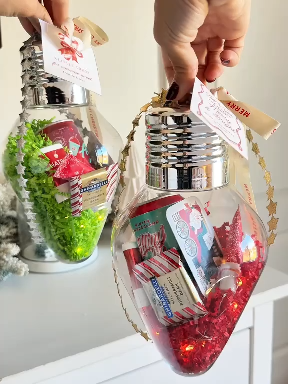 🎄Great idea for Christmas gifts💃This Christmas light bulb gift jar is sure to delight the recipient!