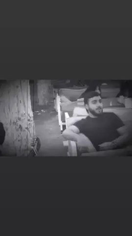 🫀: Bəlkə yazım, çox darıxmışam  🧠 : O başqası üçün darıxır 😏