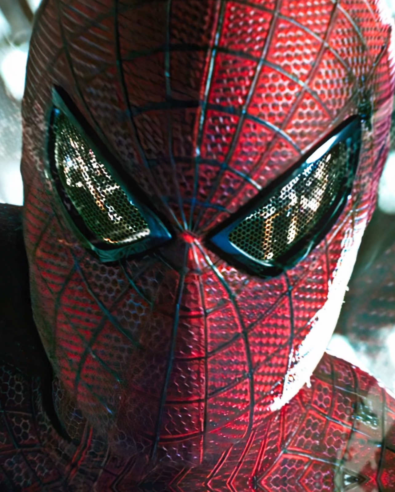 Crawling like a real spider #spiderman #andrewgarfield 