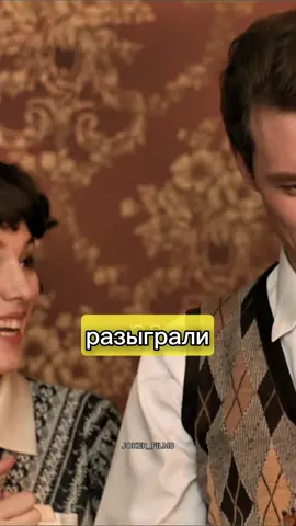 Забрал к себе девочку из детдома она обладает даром и выличела ногу😳