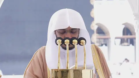 تاثر ياسر الدوسري عندما تذكر والده الله يرحمه 😔💔 #ياسر_الدوسري #خطبة_الجمعة 