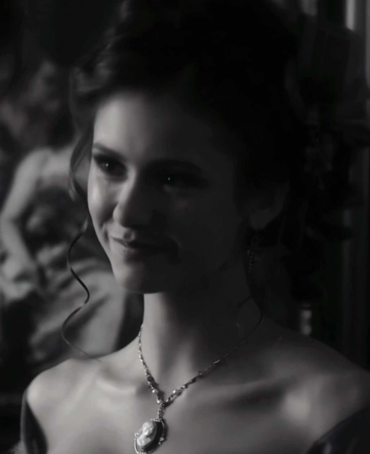 وهوه ما جزت منهه | #fyp #vampire #elenagilbert #stefansalvatore #اغاني_عراقيه 