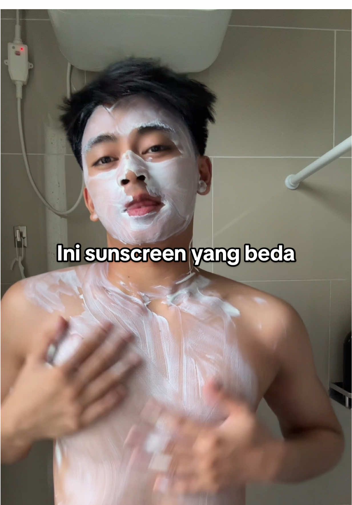 Nggak lengket, nggak ribet. Facerinna bikin rutin harian jadi lebih mudah.