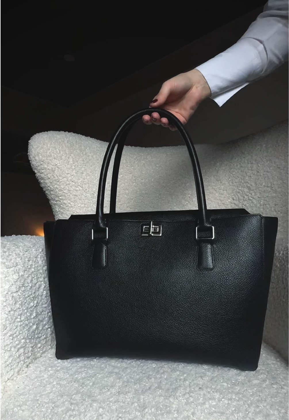 Ексклюзивна шкіряна жіноча сумка для MacBook. @ШУГАР  #ШкірянажіночасумкадляMacBook #Ексклюзивнийподаруноккоханій #Пошивсумкиназамовлення