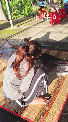 #chuyenla Tại Cam Ranh Khánh Hoà  #CáÔng trôi vào bờ.. khóc ròng trước đền Thờ Cá ông do ngư dân tại địa phương lập! Gần 3 ngày năm trên cạn … 