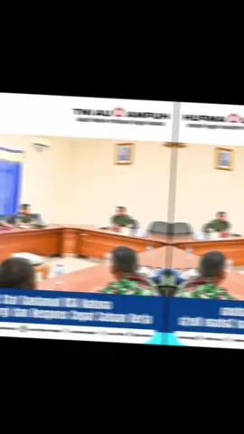 Rapat Staf Danlanud RSA Natuna Tekankan Sinergi dan Respons Cepat Satuan Kerja  Komandan Lanud Raden Sadjad (Danlanud RSA) Natuna, Marsekal Pertama TNI Onesmus Gede Rai Aryadi, memimpin rapat staf di Mako Lanud RSA, Kab. Natuna, Provinsi Kepri, Jumat (14/11/2025) untuk membahas perkembangan tugas dan kebutuhan satuan. Rapat diikuti para Kepala Dinas, Komandan Satuan, dan pejabat terkait yang membawa laporan masing-masing unit kerja. Suasana berlangsung tertib dengan fokus pada evaluasi program berjalan. Setiap satuan kerja diberikan kesempatan menyampaikan pokok permasalahan, kendala teknis, serta kebutuhan pendukung yang berpengaruh terhadap kelancaran tugas harian. Beragam isu muncul mulai aspek administrasi, kesiapan fasilitas, hingga dinamika pembinaan personel. Masukan-masukan tersebut menjadi bahan telaah untuk perbaikan internal. Danlanud RSA menekankan pentingnya komunikasi terbuka agar setiap hambatan dapat ditangani lebih cepat dan tepat serta meminta setiap satker menjaga koordinasi lintas bagian. Melalui rapat ini, diharapkan seluruh jajaran mampu meningkatkan efektivitas kerja dan menghadirkan lingkungan tugas yang lebih responsif terhadap tantangan operasional. Rapat staf ini menjadi bagian dari upaya memperkuat kinerja Lanud RSA demi menjaga kesiapan pangkalan yang berperan strategis di wilayah perbatasan.