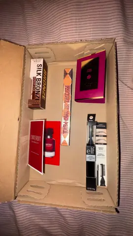 @Douglas Cosmetics           Benefit Ultra-Fine Brow Defining Pencil (5- DEEP)                           Revolution Silk Bronze (DARK COCOA)  e.l.f. Brow Laminating Gel  #foryoupage❤️❤️ #fürdich #fypシ゚viral🖤tiktok #douglashaul #jesuslovesyou❤️ 