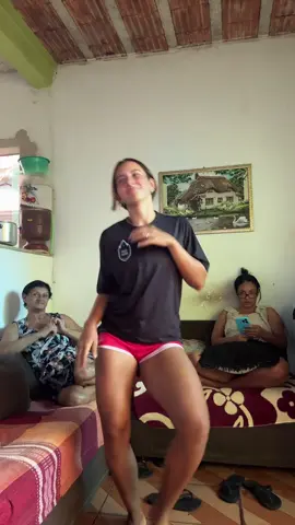 Ensinando a vovó a fazer o #passinhodojamal 🤣