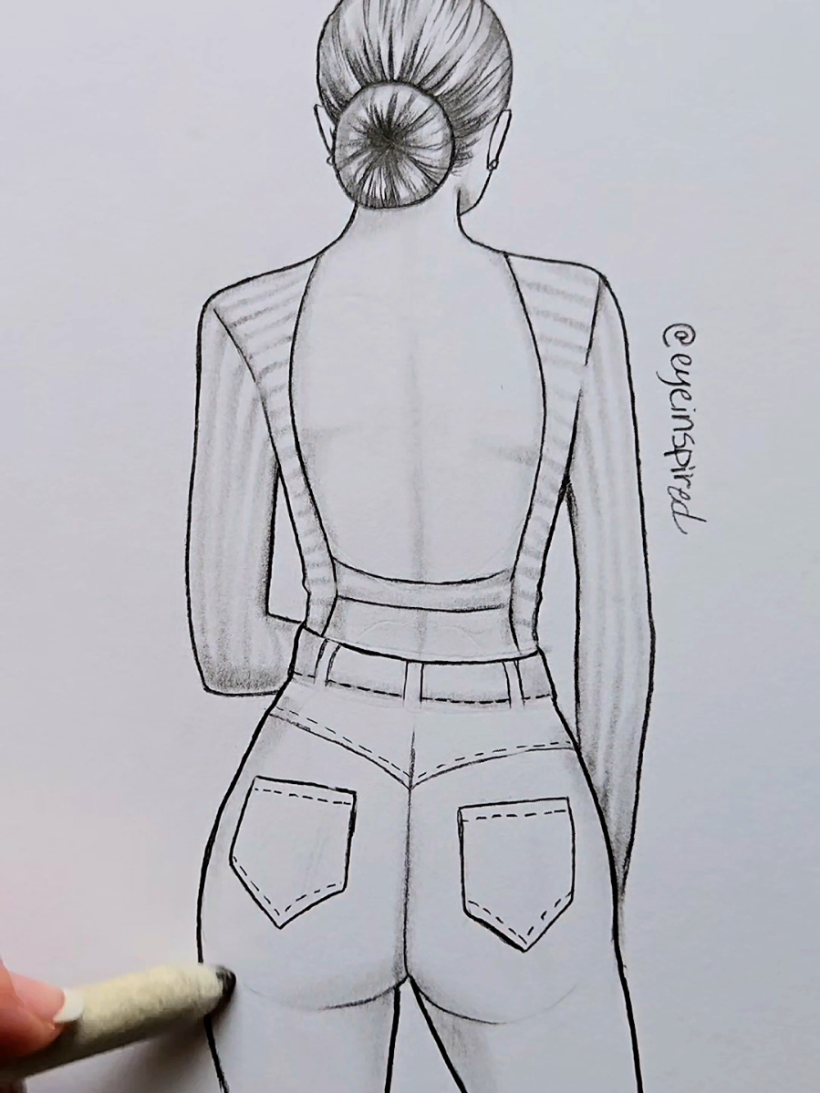 How to draw a body using the ❤️ trick! Change the heart size to create different body types 🫶 #art #artwork #artist #draw #drawing 