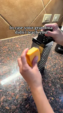 My grandma taught me this! This is genius #lifehacks #tipsandtricks #KitchenHacks #homemade 