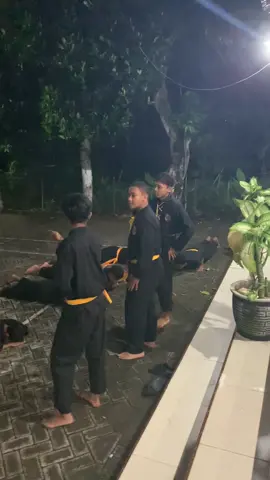Giat latihan PSHWTM Sub Ranting Glonggong #pshw #pshwpusatmadiun #stkglonggong #pshwrantingbalerejo #pshwsubglonggong 