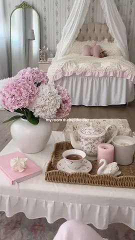 Love both but the nighttime vibes hit diff🥺🧚🏻🪞🪄🦢🎀#aesthetic #vintage #room #roominspo #coqqueteroom 
