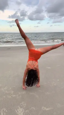 Cartwheels by the ocean 🌊🤸🏻‍♂️