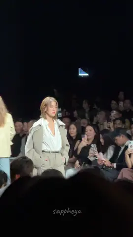 full cat walk of @emi in #ellefashionweek2025 . thank you @STUDIO UNKNOWN  EMIBONNIE AT EFW 2025  #StudioUnknownxEmiBonnie