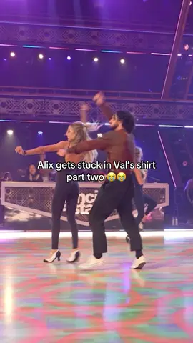 How many times did this happen LOL @Alix Earle @Val #dancingwiththestars #alixearle #dwts #dwts34 #valchmerkovskiy 