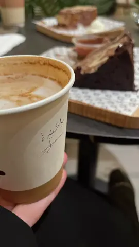 عندهم الذ فرنش توست وماتيلدا كيكك 🤤.. #explore #تصويري #عفيف #كافيهات #fyp 