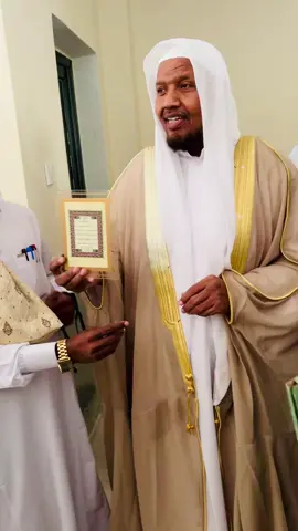 Kitab Quran gacantisa ayuu ku qoray masha Allah and hadiyada #شيخ_عبدالرشيد_علي_صوفي 