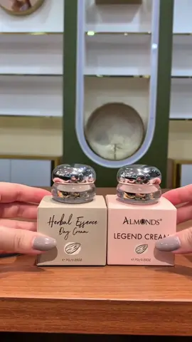 Kem hạnh nhân dưỡng nám ngày đêm dành cho da khô #myphamthiennhien #monam #xuhuong 