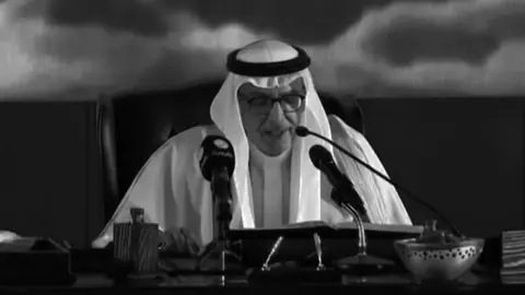 انا لمحتك بس كان الزحام قاسي.#بدر_بن_عبدالمحسن #fyp #explore #شعر #الكويت 