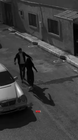 #اكسبلور #صوره_سوده🖤 #احتاجك_انا #احساس #حضنك_أمان #حزينہ♬🥺💔 #explore #مجرد________ذووووووق🎶🎵💞 #مجروح💔🥀🥺 