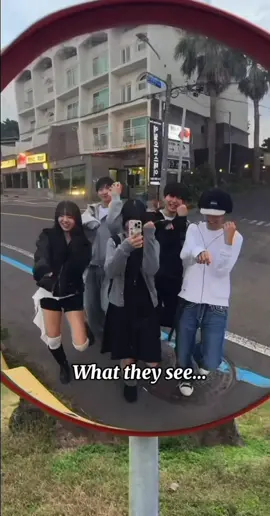 Keychain saga 🎱✿ They went to Jeju. In the first clip Garam was wearing it and then the next day, Nakyeong has it 🫶🏼 #fyp #artbeat #Garam #Nakyeong #fypシ 