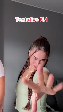 Vivi sta provando a creare un balletto per la mia nuova Song 🤣