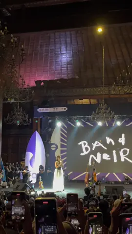 sampai jadi debu live at solo📍pendhapi balaikota surakarta #bandaneira #solo #sampaijadidebu #placetogosolo 