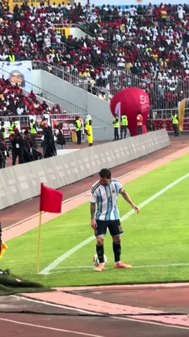 Fora de brincadeiras!!! Messi joga 😭