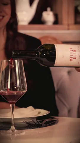 Una colección, un misterio… muy pronto descubrirás de qué se trata 🔮✨ ¿Te animas a adivinarlo? 👀 19/11/25 #SamyCosmetics #MuyPronto #BrillaConSamy #VelvetVibes #Fyp