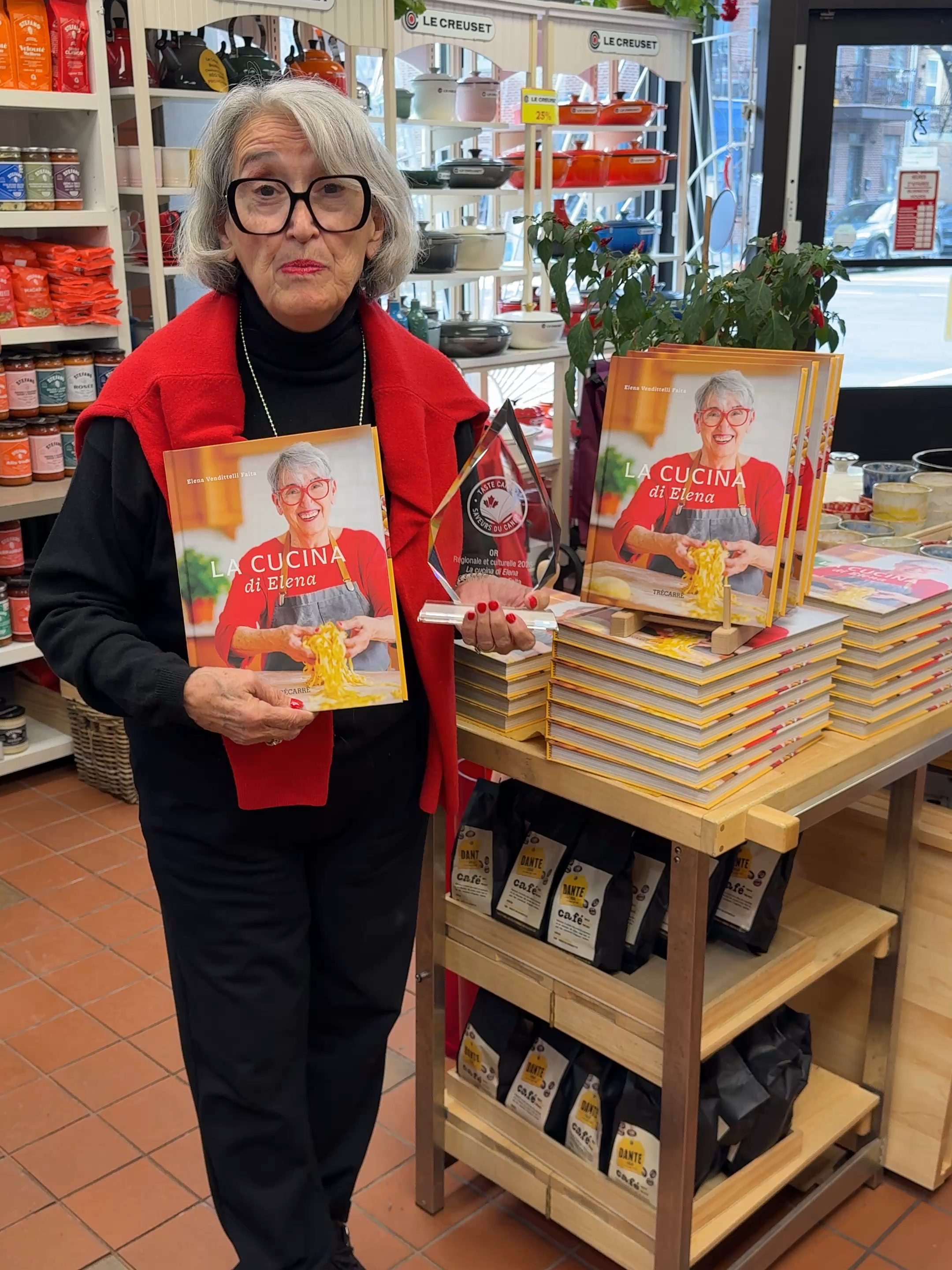 Un grand merci pour vos mots qui me touchent profondément. Écrire La Cucina di Elena a été un vrai privilège, un voyage d’émotions, de souvenirs et de partage. Merci à Marike Paradis et à toute l’équipe du Groupe Librex Trécarré, à la talentueuse photographe Patricia Brochu, à Frank, aux stylistes Stéphane Boucher et Sylvain Riel, et à Johanne Guay. Votre travail a donné vie à ce livre. Merci aussi à mon équipe qui m’a soutenue à chaque étape. Un grazie di cuore à Stefano et à ma fille Cristina pour les encouragements constants — vous avez été mon moteur. À vous tous qui me suivez, qui m’offrez confiance, appui et tanto amore… merci. Et une pensée toute spéciale pour Mattia, mes parents, beaux-parents, mes grands-parents et mon frère. Leur présence m’a accompagnée du début à la fin. GRAZIE, du fond du cœur. ❤️🍽️ — A big thank you for your beautiful words — they truly touched me. Writing La Cucina di Elena was a privilege, a journey filled with emotion, memories, and sharing. Thank you to Marike Paradis and the entire team at Groupe Librex Trécarré, to the talented photographer Patricia Brochu, to Frank, to stylists Stéphane Boucher and Sylvain Riel, and to Johanne Guay. Your work brought this book to life. A heartfelt thanks to my staff who supported me every step of the way. And a grazie di cuore to Stefano and my daughter Cristina for their constant encouragement — you were my driving force. To all of you who follow me, who offer trust, support, and tanto amore… thank you. And a special thought for Mattia, my parents, my in-laws, my grandparents, and my brother. I felt their presence with me from the first page to the last. GRAZIE, from the bottom of my heart. ❤️🍽️