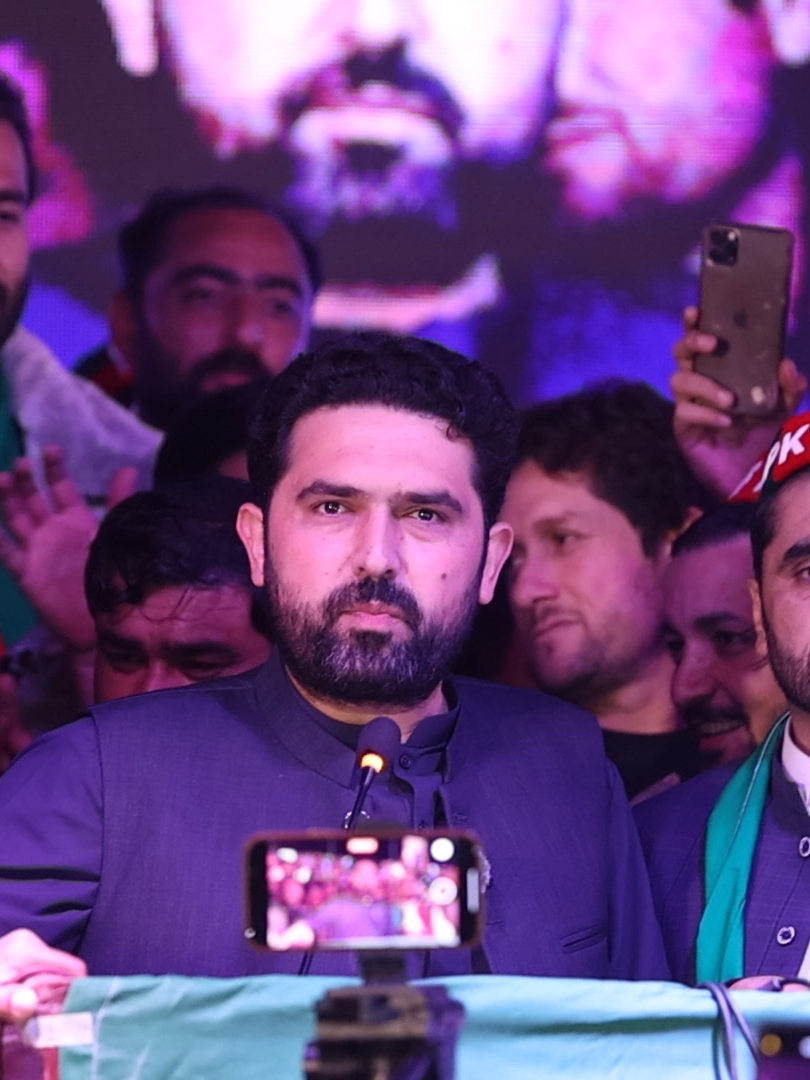 چودہ ( 14) نومبر 2007 کو پشاور یونیورسٹی کے لان میں ہمارے بڑے بھائی ہمارے سیاسی استاد جناب مراد سعید صاحب نے رکھی تھی مراد سعید نے ہم سب کی سیاسی گرومنگ کی ہے۔ انصاف سٹودنٹس فیدریشن کو ہم نے چند لوگوں سے شروع کیا تھا اگر اج مراد سعید ہوتا تو دیکھتا ک اپ یہ پورے پاکستان کی طاقت بن چکا ہے