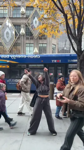 Couldn’t be more obsessed with a remix, and I am even more obsessed that Taylor made this one!!! #fateofophelia #swifties #rockefeller #rockefellercenter 