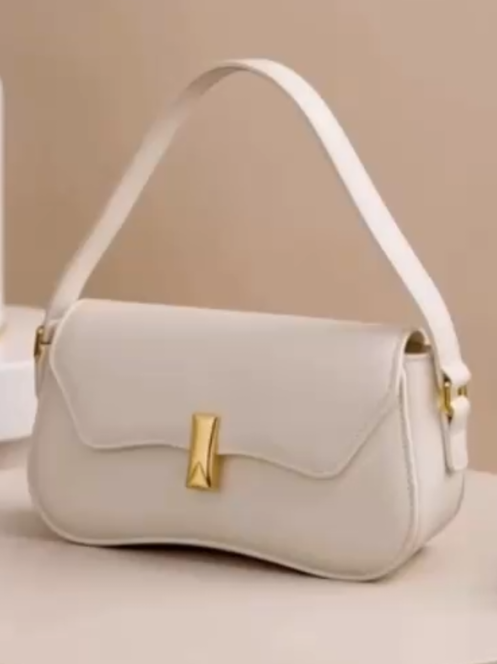 estilo e praticidade Bolsa Baguete Feminina Branca #tiktokshop #bolsa #baguette #estilo #praticidade 