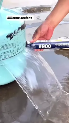 No es un sellador común, es una barrera impenetrable. Nuestro Sellador de Silicona está diseñado para soportar las condiciones más duras, ofreciendo un sellado 100% impermeable que no se agrieta, encoge ni despega. Ideal para zonas de alta humedad como duchas, tuberías y exteriores. La tranquilidad de saber que está bien sellado.🔒