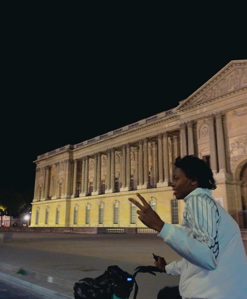 Nouvelle vidéo disponible sur mon YouTube (lien en bio). C’est la première partie de mon weekly vlog. La deuxième partie sort le 21/11. Merci aux frérots @g4el.lp @🖤 @NØ🇨🇻  #Vlog #cinematicvlog #osmopocket3 #colorgrading #smallyoutuber 