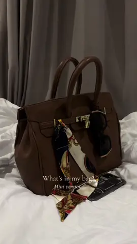 What’s in nella’s bag? #whatsinmybag #bellahadid #vogue #fyp #foryou 