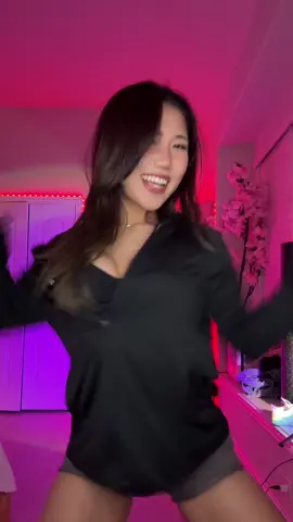 I know what you want from me 🤭 dc: @Zoe Dang #dance #dancer #bloodline #asian #fyp 