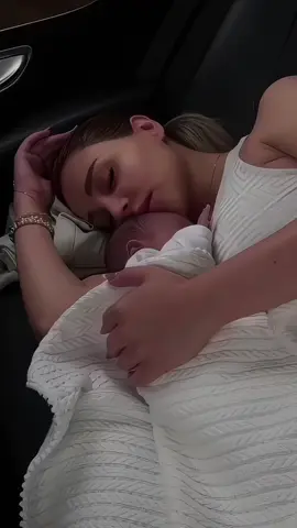 تفاصيلي ايامي وسهري  في ليلي  #تفاصيلي_ايامي_وسهري_في_ليلي #endlesslove22 #fyppppppppppppppppppppppp #بوسه_مني_علي_الايد #اغنيه_للام 