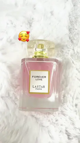 💖 Forever Love – o perfume que deixa qualquer momento mais especial! Notas florais e doces que transmitem romantismo, charme e elegância. ✨ Versátil, envolvente e perfeito para quem quer marcar presença sem exageros. Quem mais ama perfumes que conquistam à primeira borrifada? 😍 #tiktokshopblackfriday  #tiktokshopcybermonday #fragance #perfume 