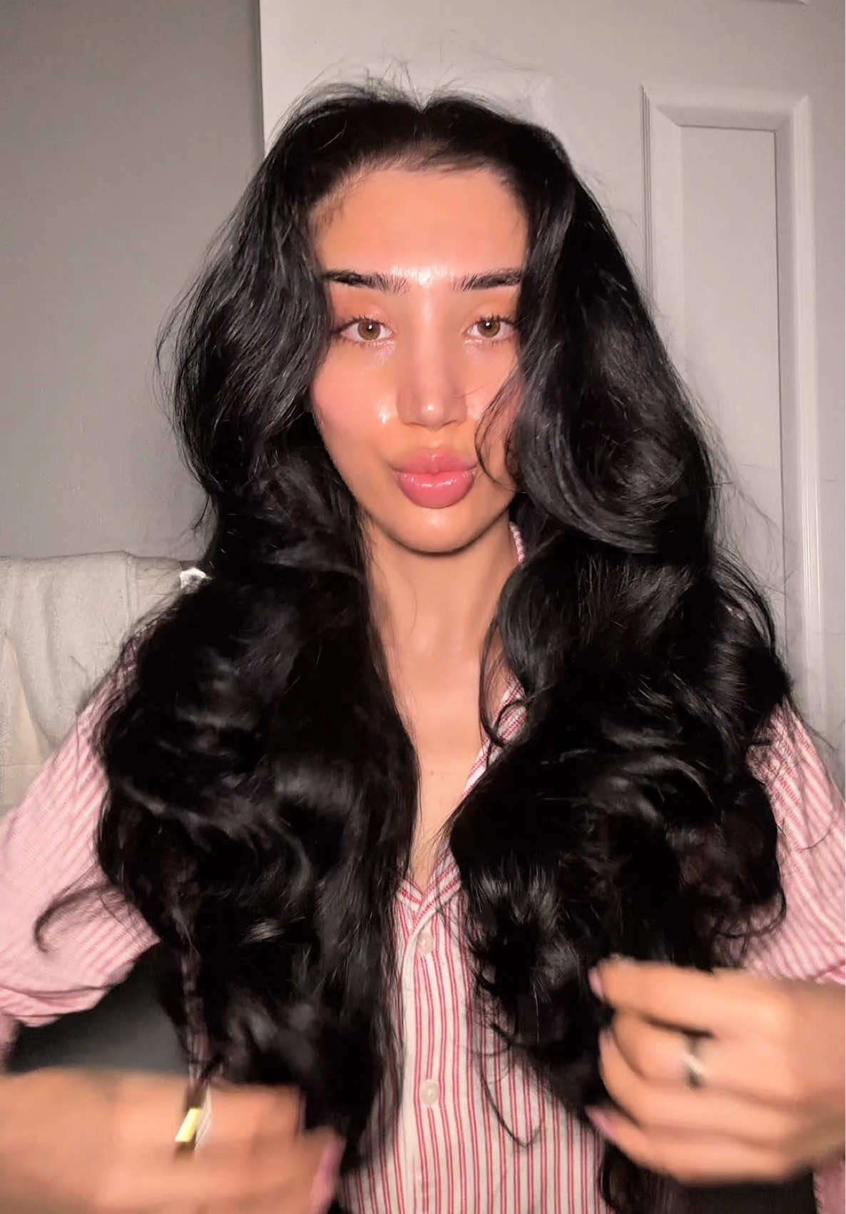 debating if i should add more layersss #hair #hairtok #heatlesscurls #heatlesshairstyles 